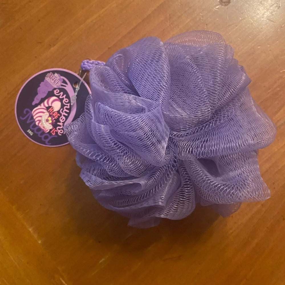 Mad Beauty Disney Alice in Wonderland Cheshire Cat Body Exfoliator purple